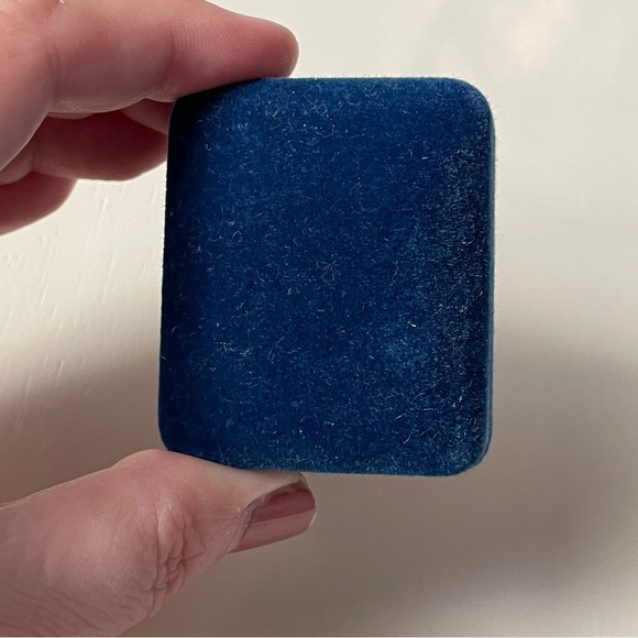 Vintage blue velvet empty Imperial Gold flip up ring box - Picture 6 of 10